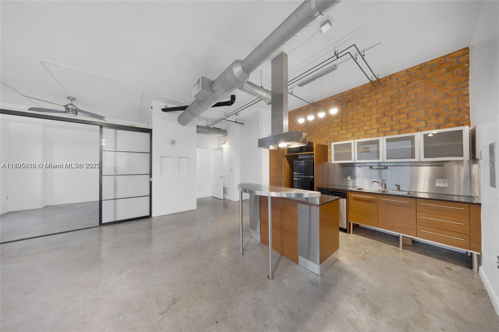 10 SW South River Dr PHI15