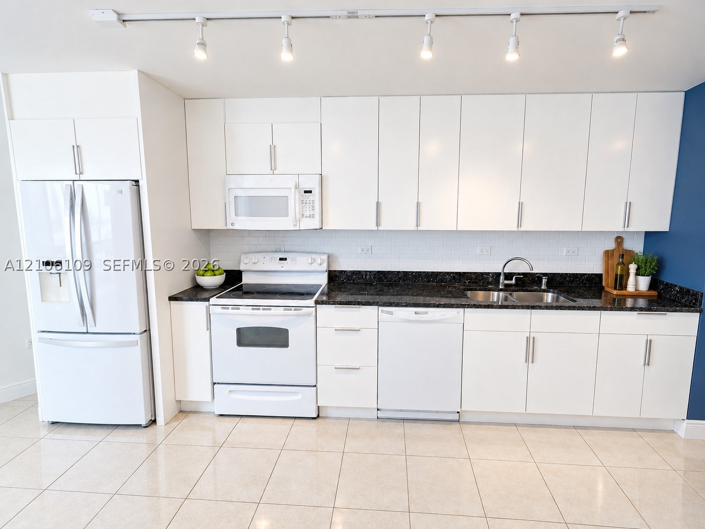 7135 Collins Ave 1221