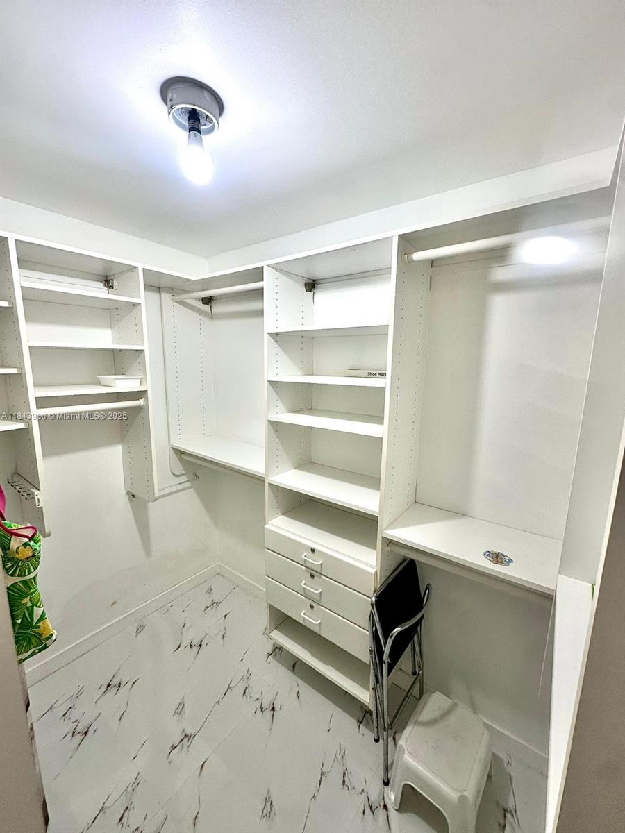 6423 Collins Ave 1709, Miami Beach, FL, 33141/$1,199,000 3 6423 Collins Ave 1709