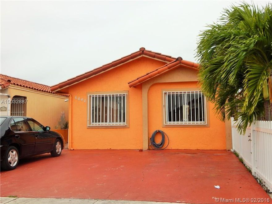 ONE STORY SINGLE FAMILY HOME, TILED FLOORS, REMODELED KITCHEN WITH GRANITE COUNTER, FULLY FENCED PATIO.