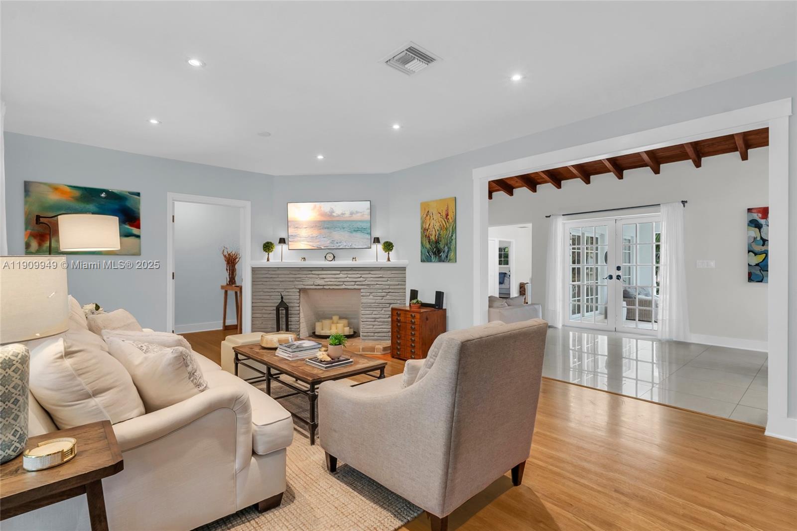 C GABLES COUNTRY CLUB SEC - Residential