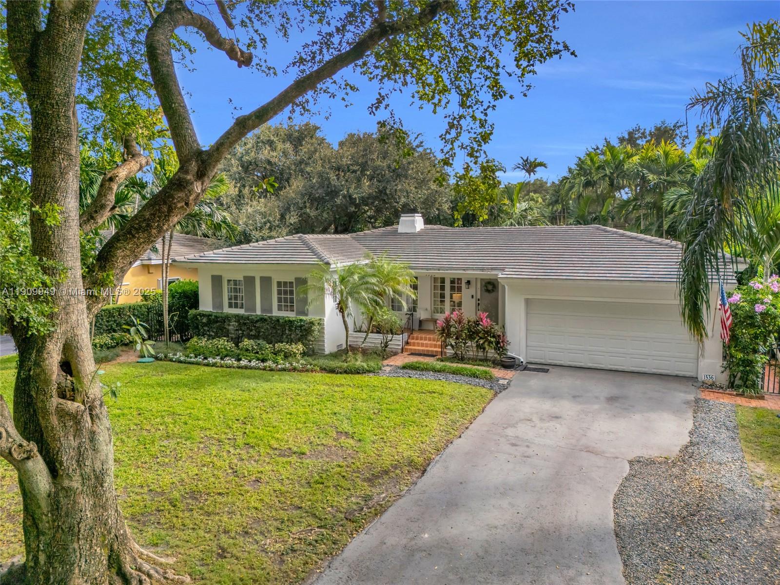 C GABLES COUNTRY CLUB SEC - Residential