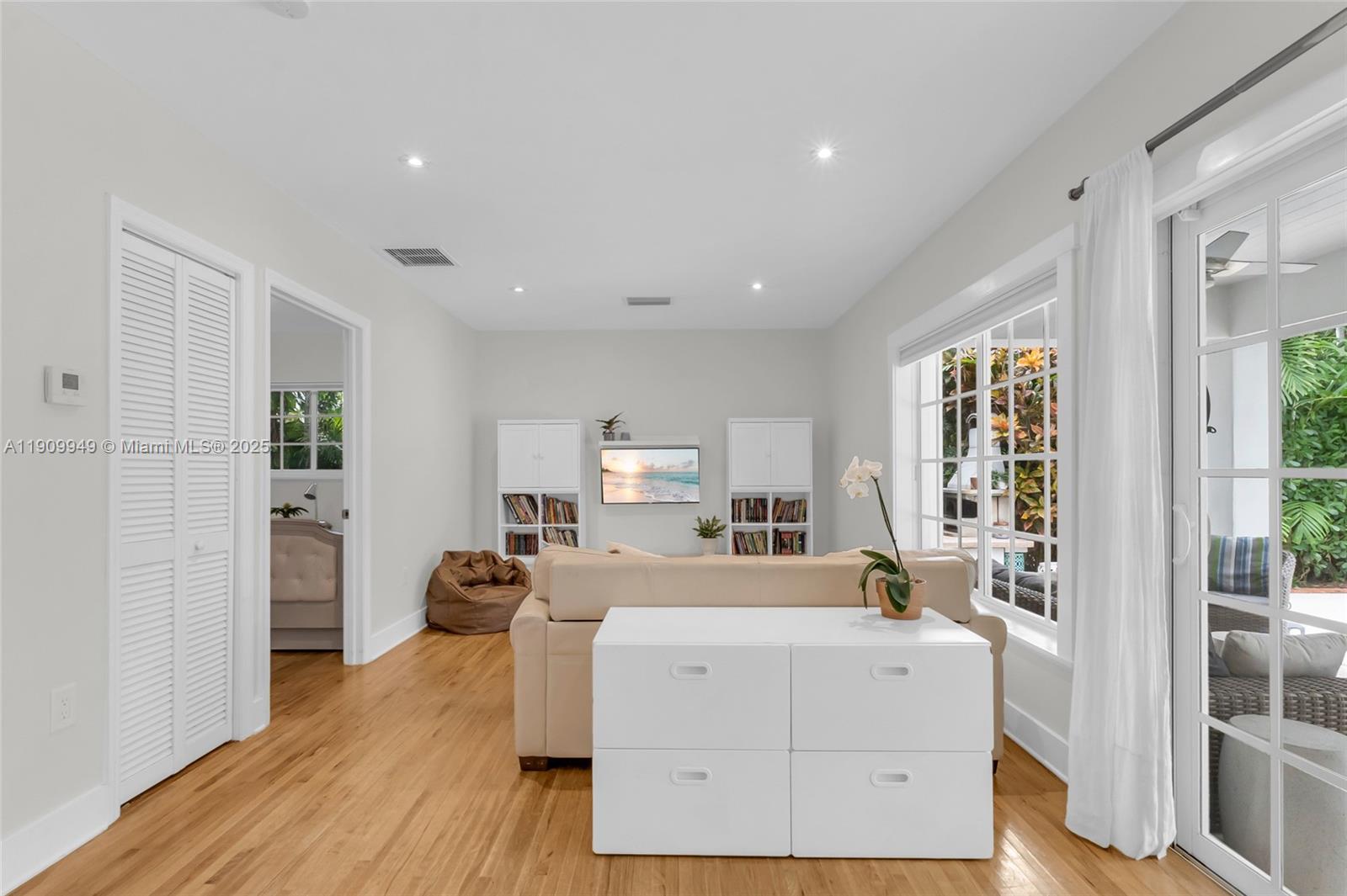 C GABLES COUNTRY CLUB SEC - Residential