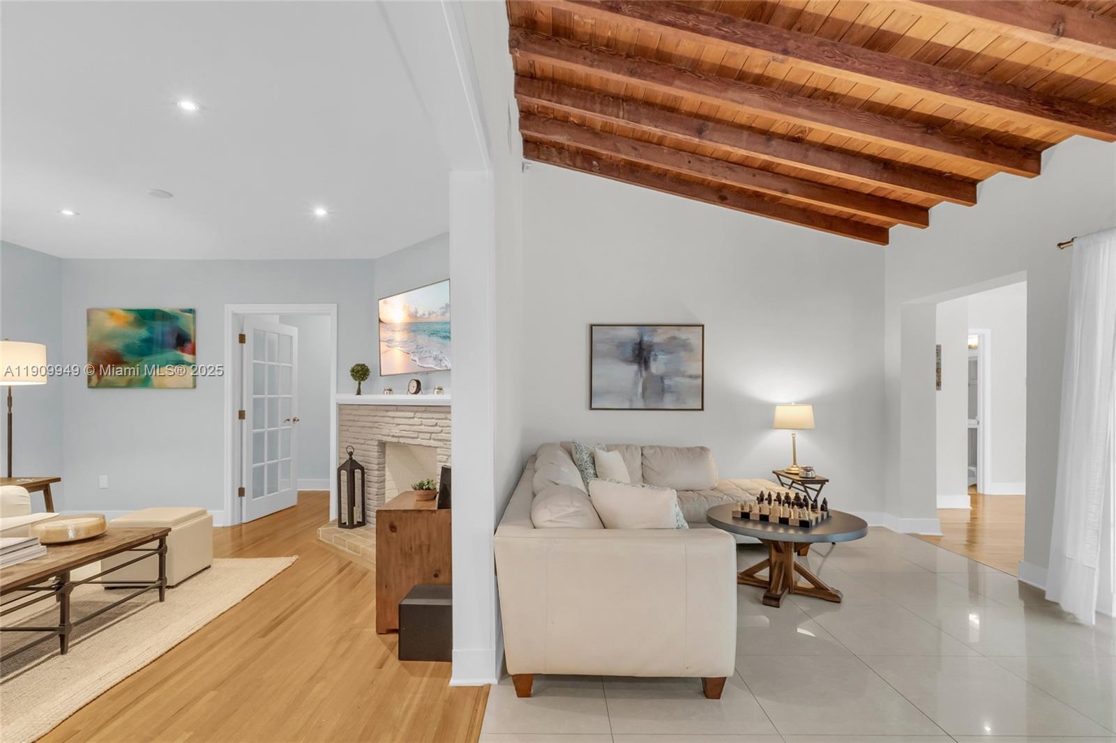 C GABLES COUNTRY CLUB SEC - Residential