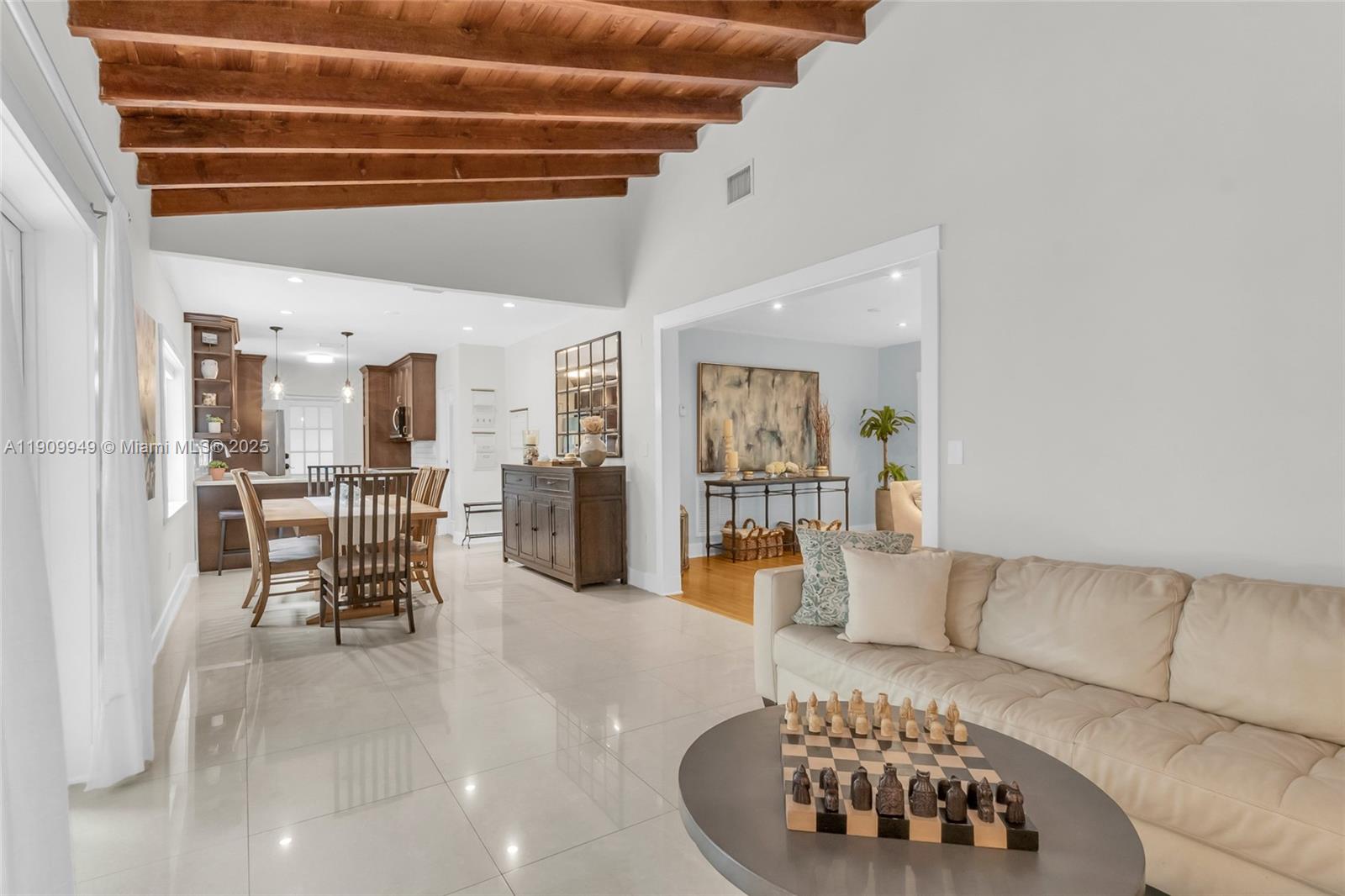 C GABLES COUNTRY CLUB SEC - Residential