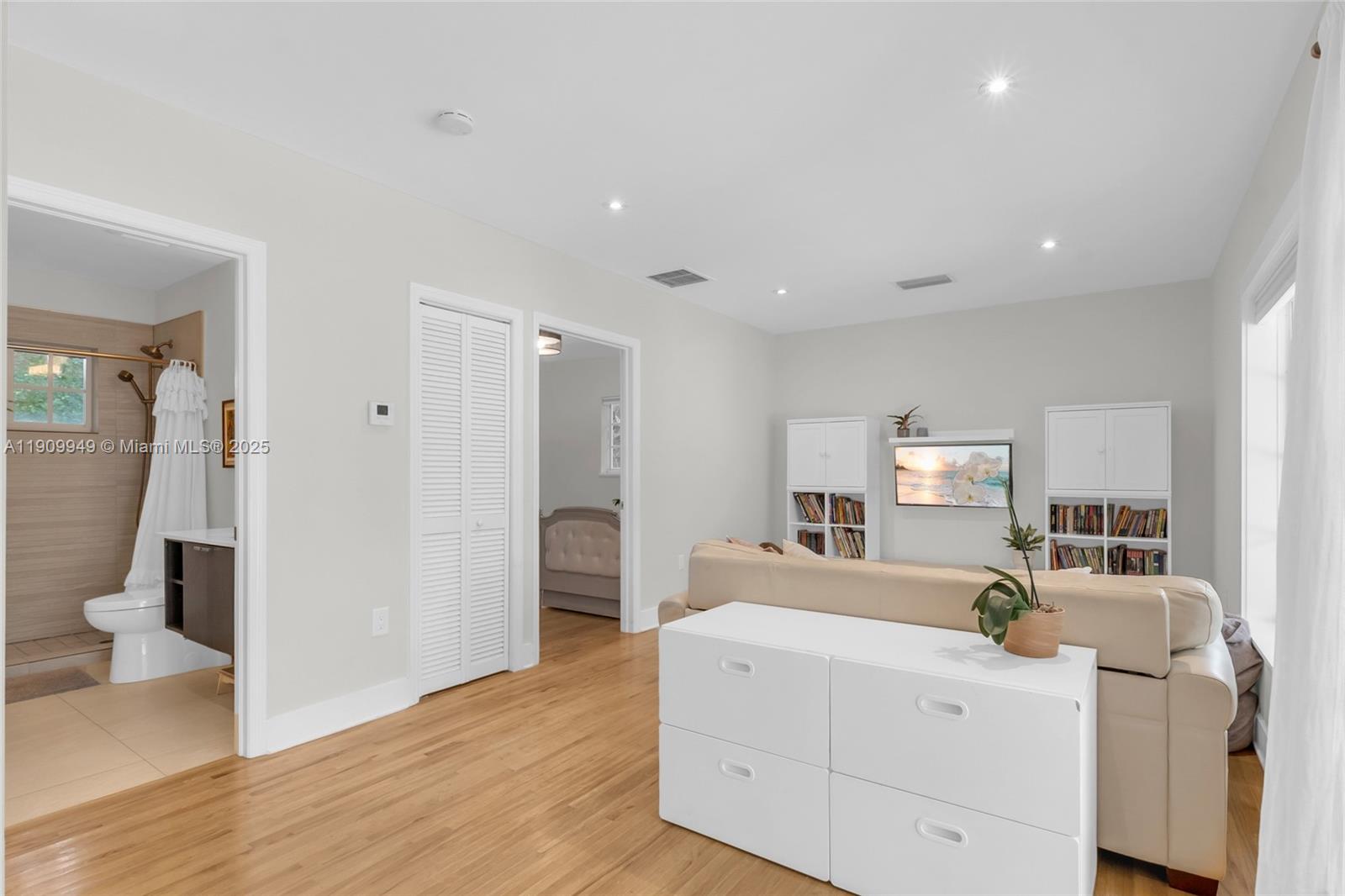 C GABLES COUNTRY CLUB SEC - Residential