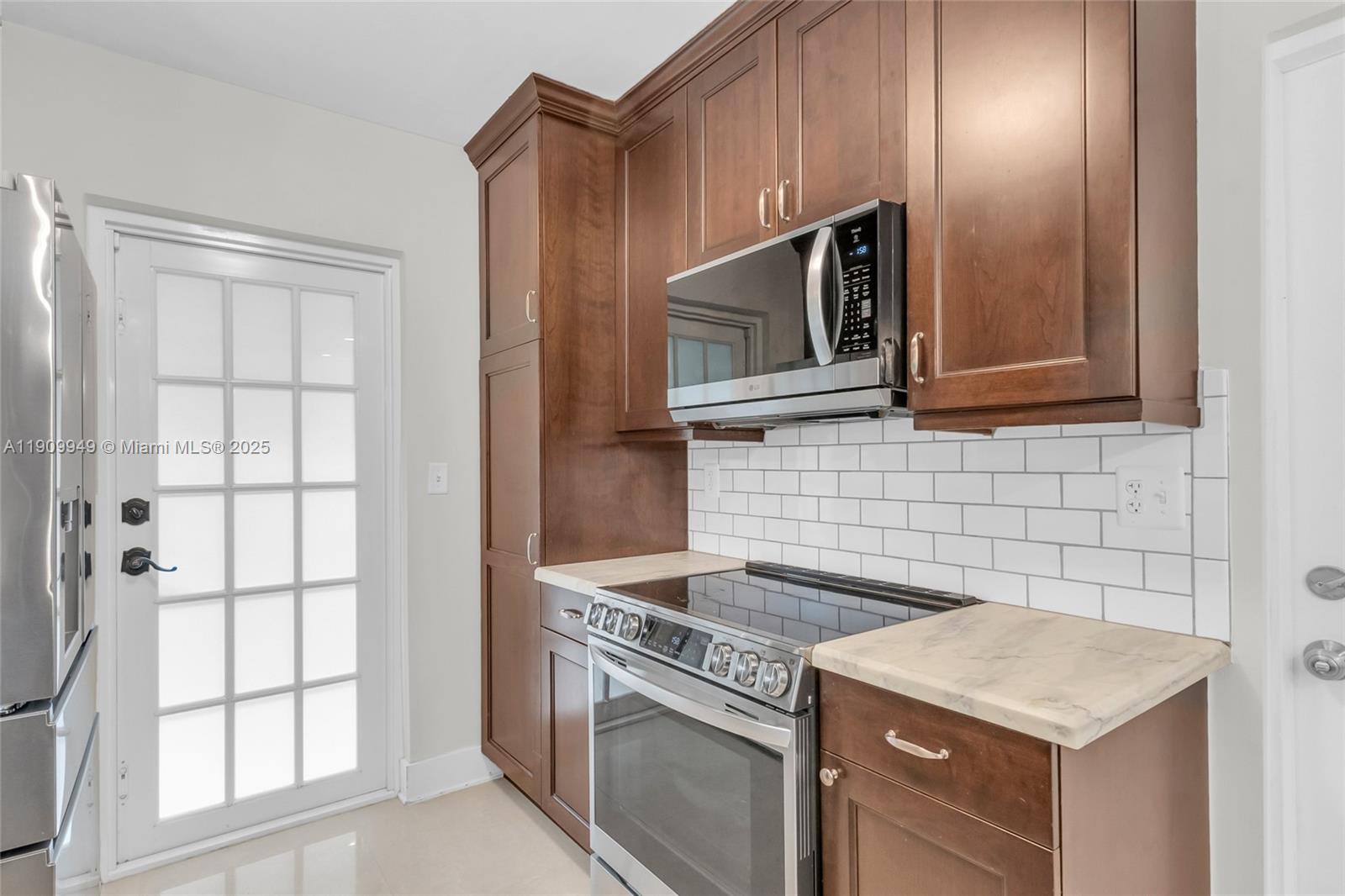 C GABLES COUNTRY CLUB SEC - Residential