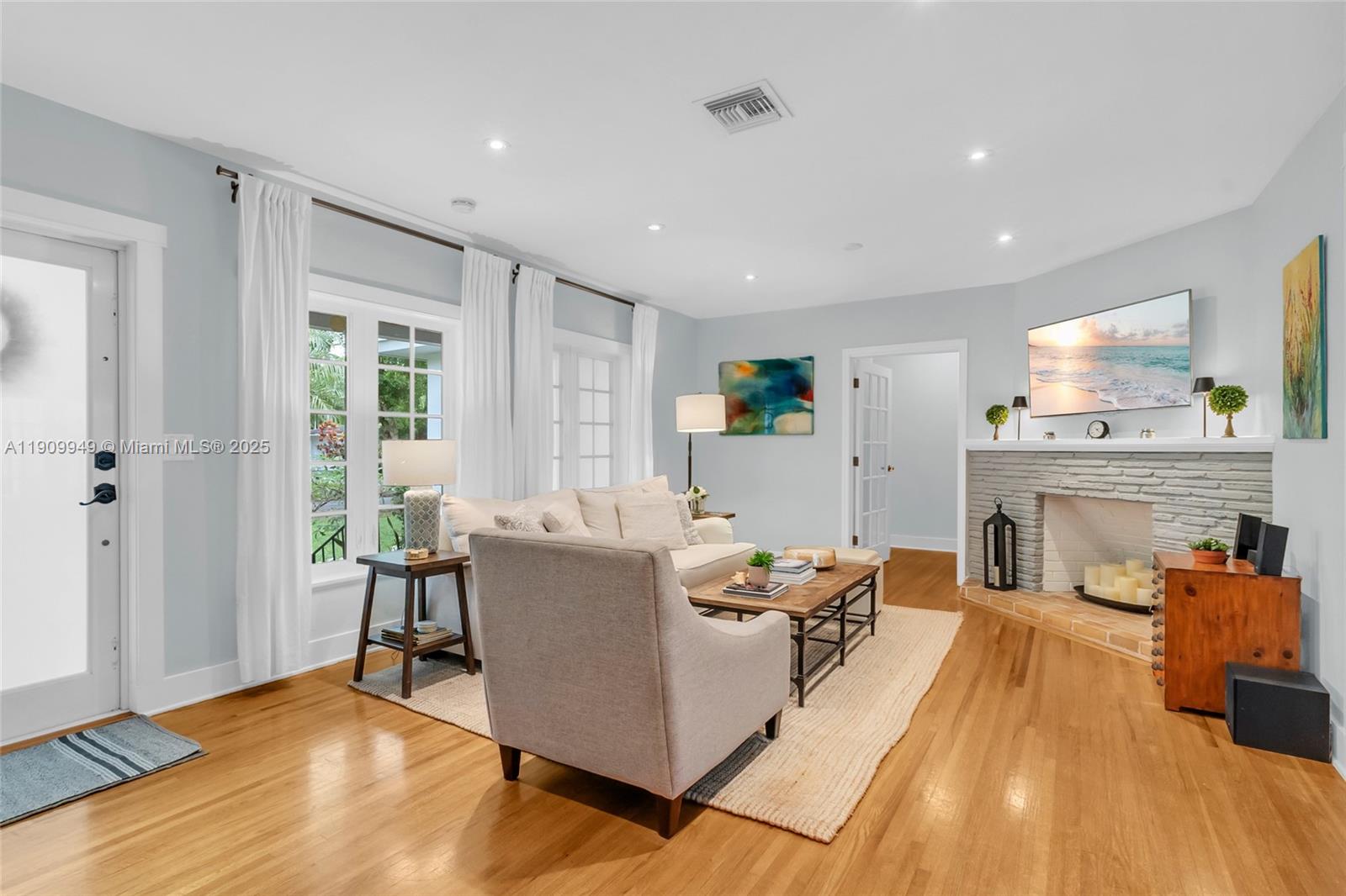 C GABLES COUNTRY CLUB SEC - Residential