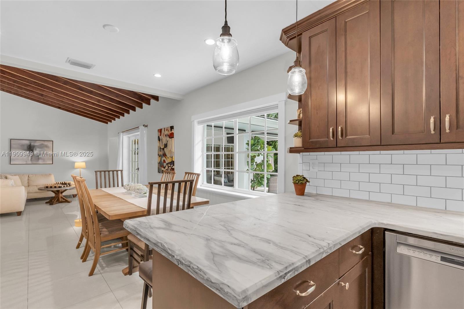 C GABLES COUNTRY CLUB SEC - Residential