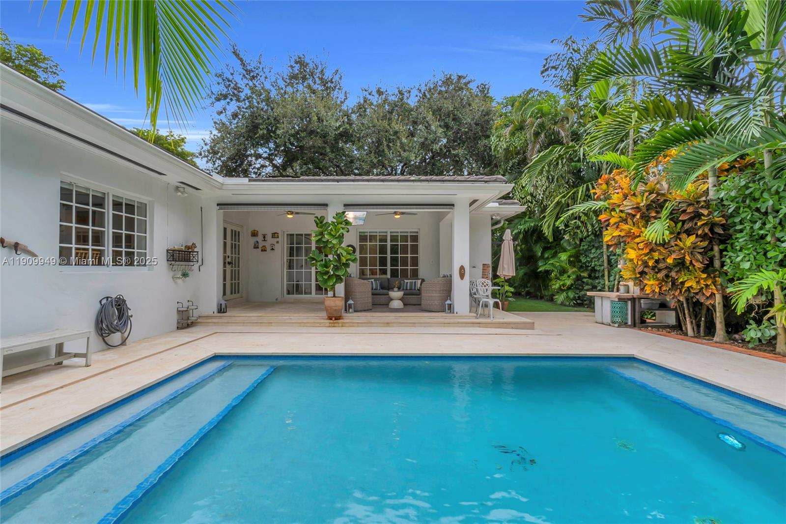 C GABLES COUNTRY CLUB SEC - Residential