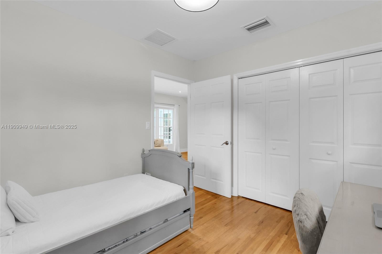 C GABLES COUNTRY CLUB SEC - Residential