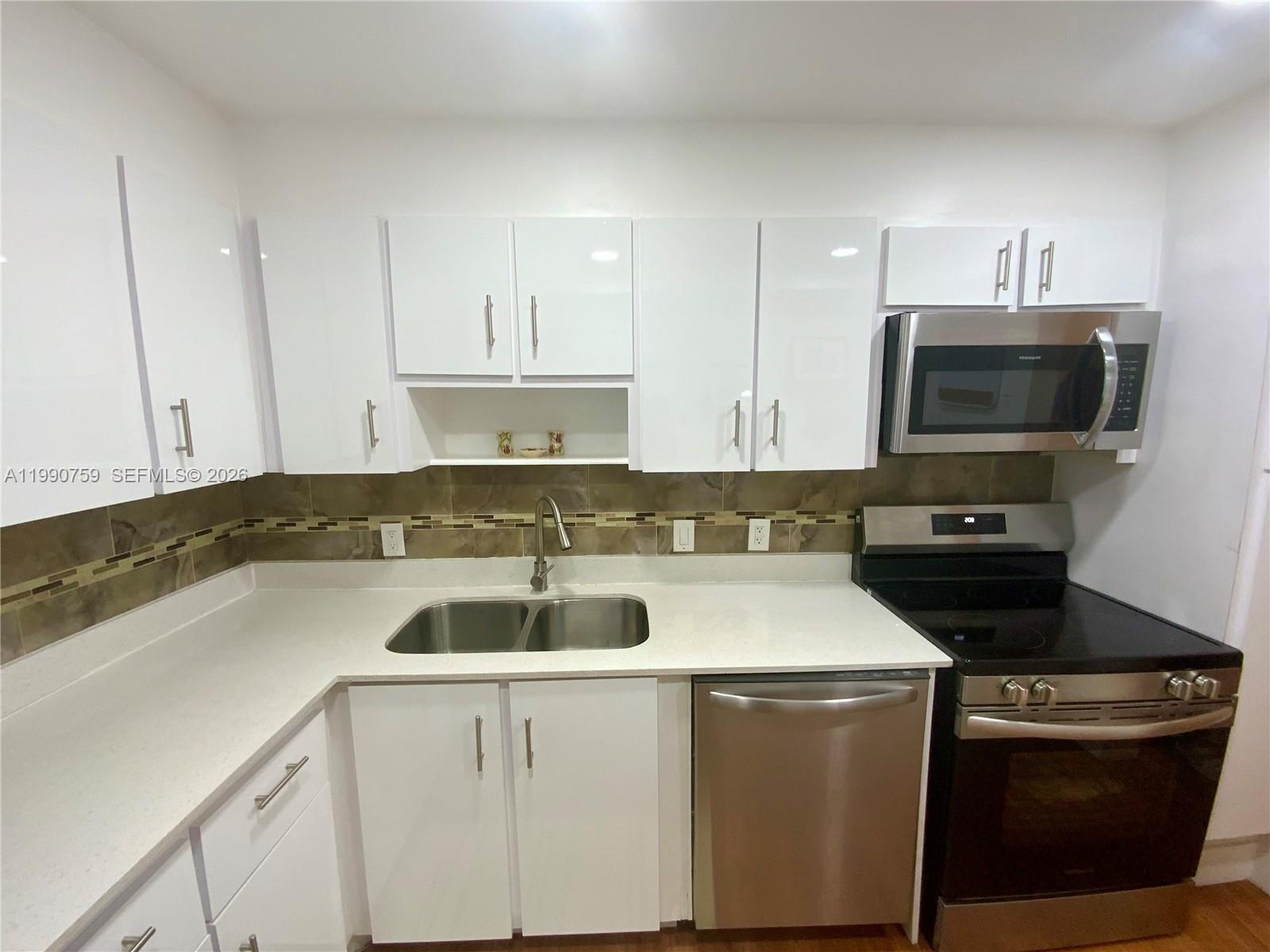BRAVURA II CONDO - Residential