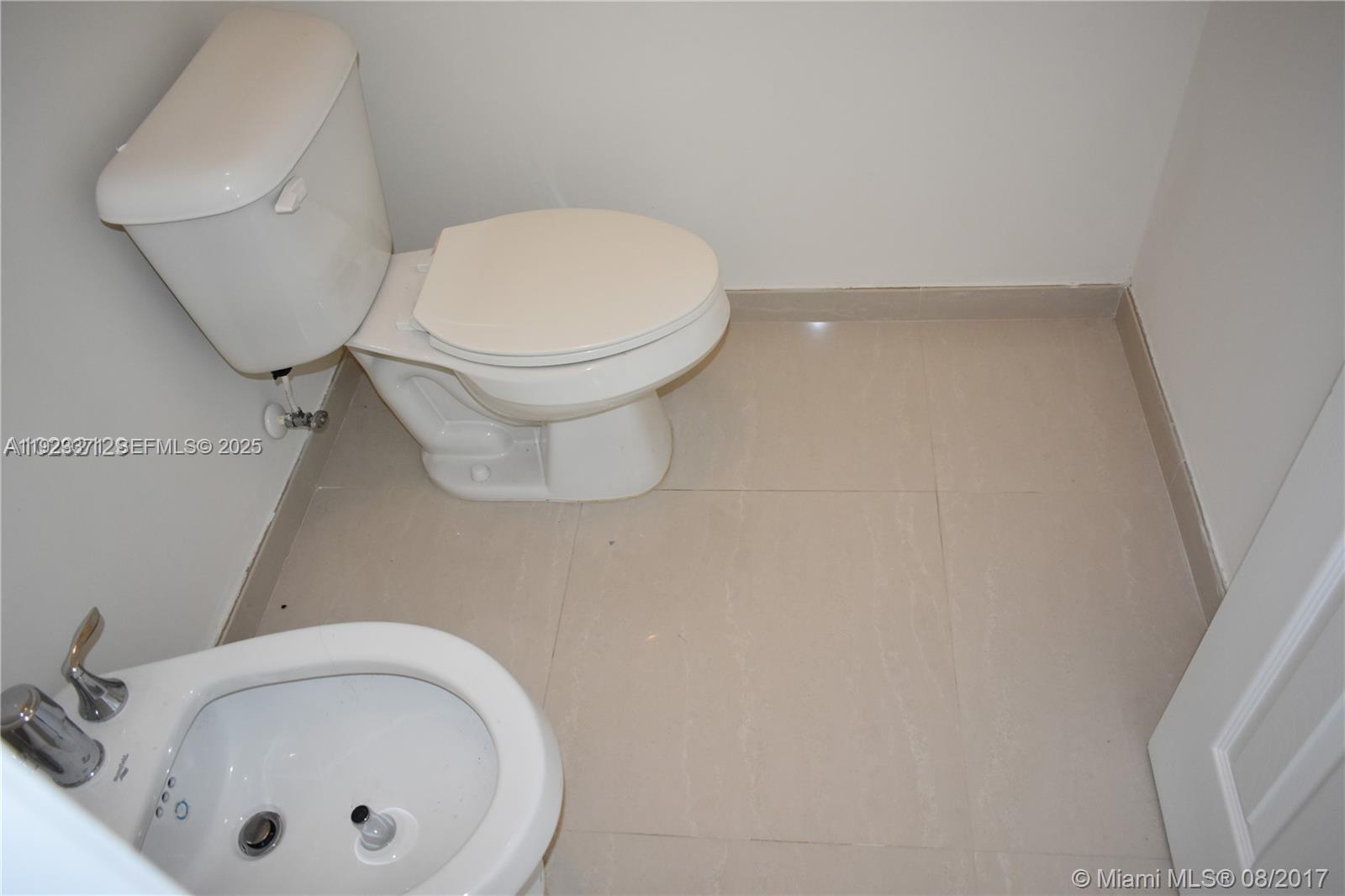 VINTAGE ESTATES - Residential Lease