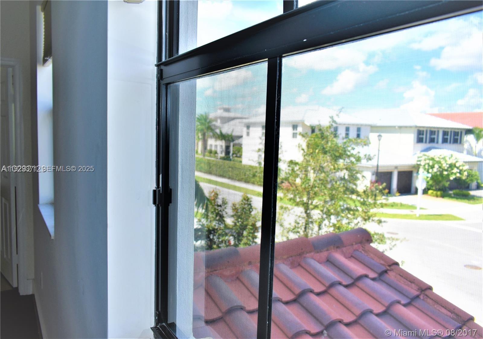 VINTAGE ESTATES - Residential Lease