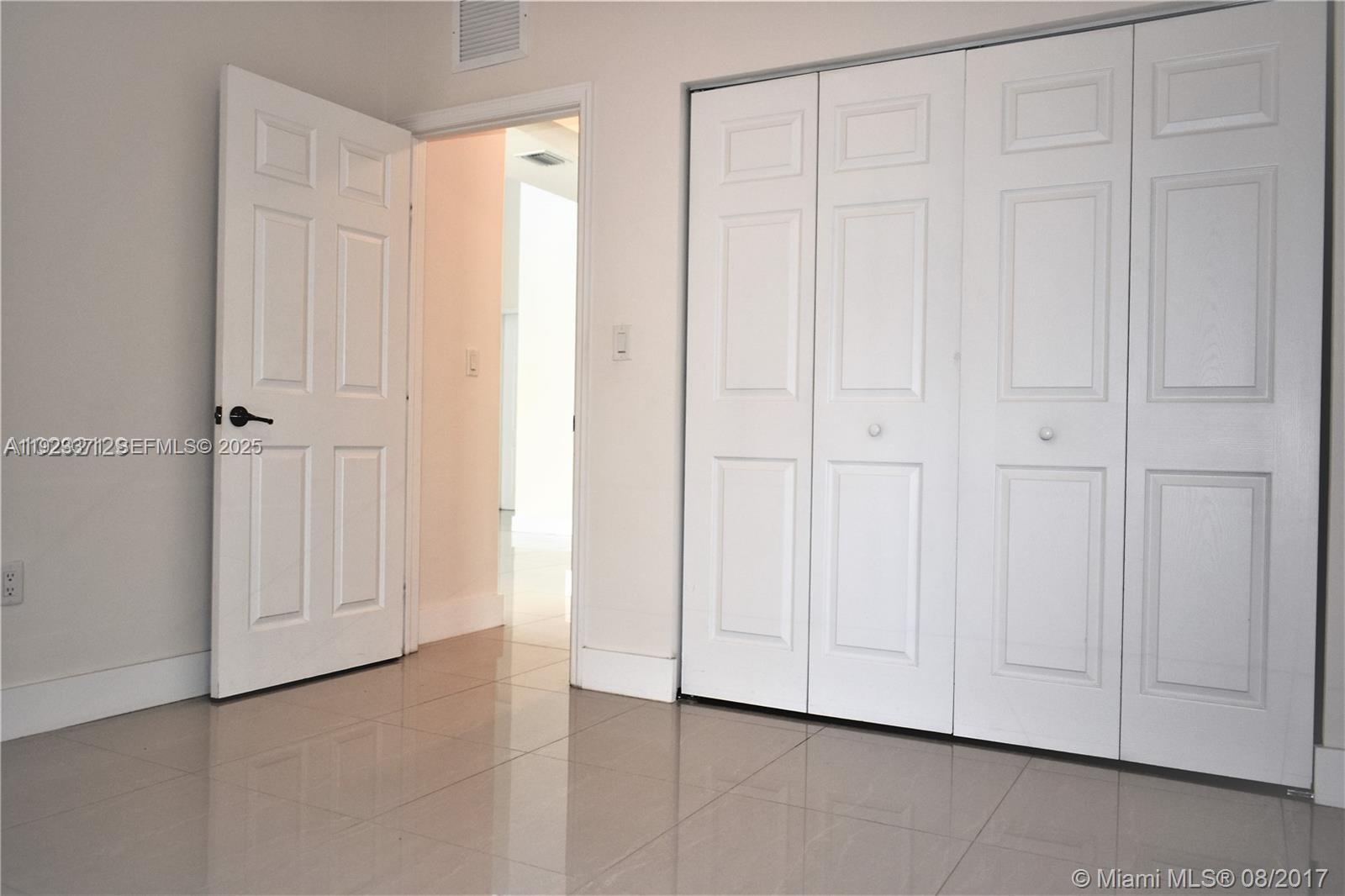 VINTAGE ESTATES - Residential Lease