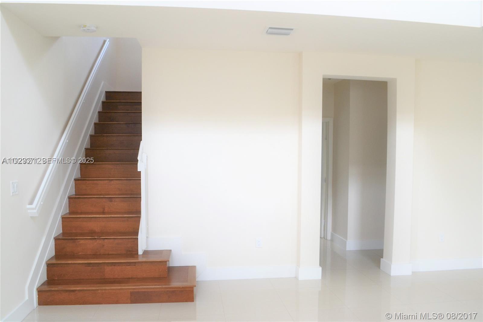 VINTAGE ESTATES - Residential Lease