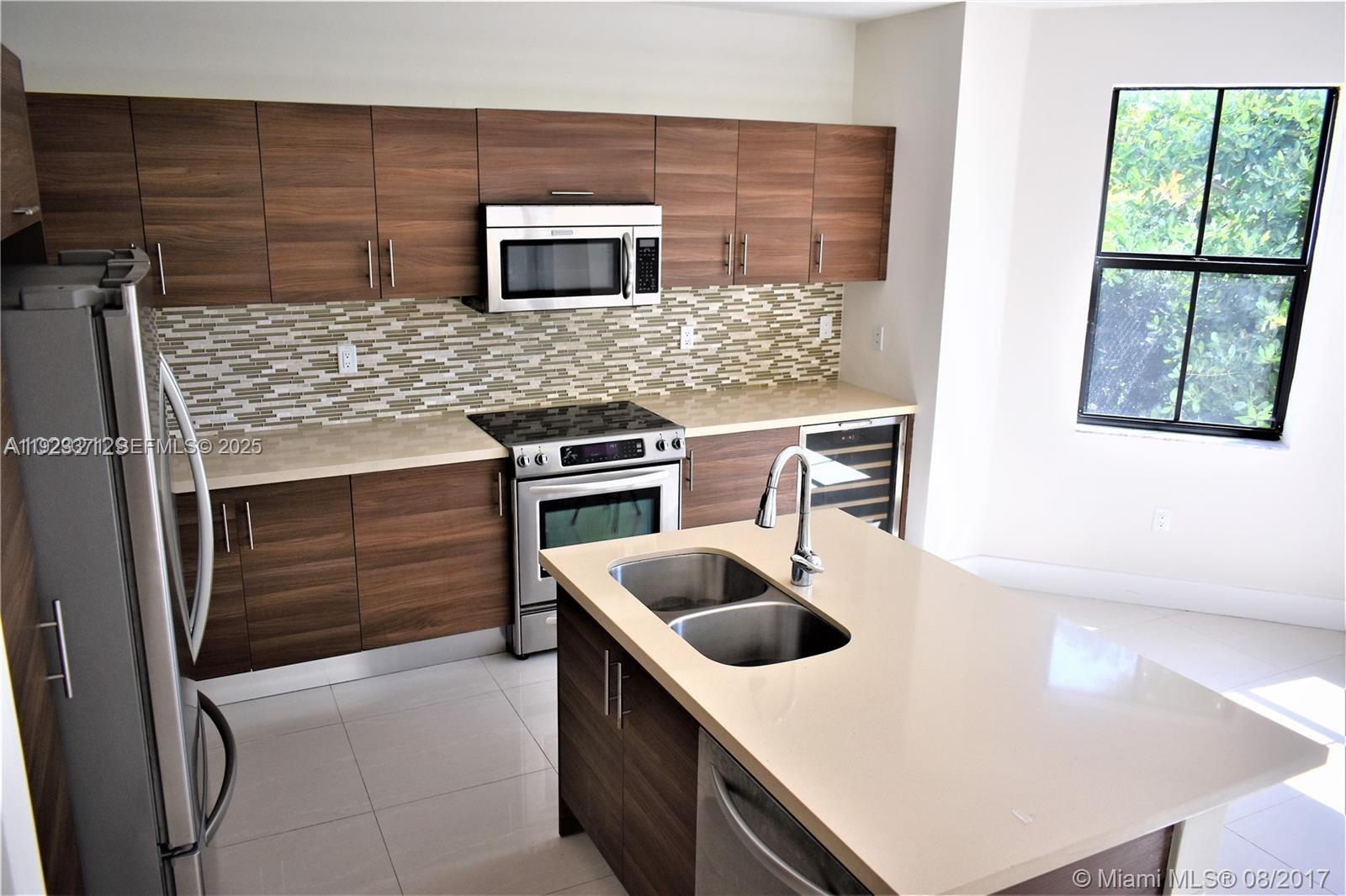 VINTAGE ESTATES - Residential Lease