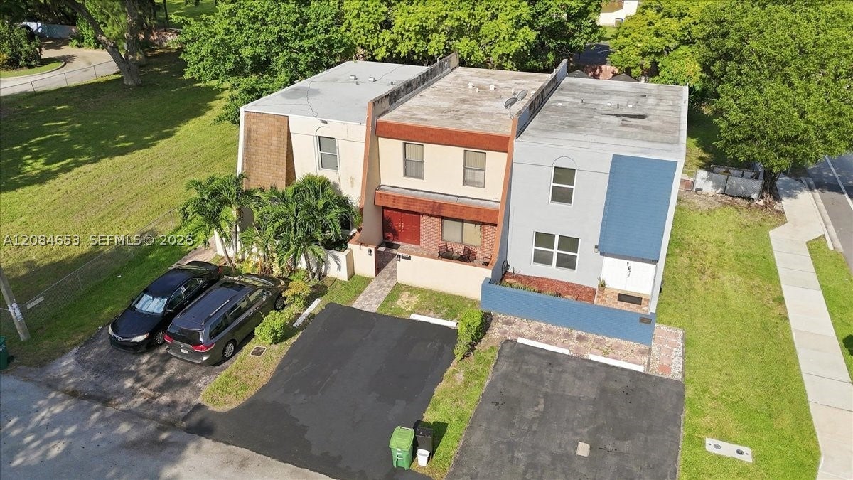 7597 NW 75th Ave