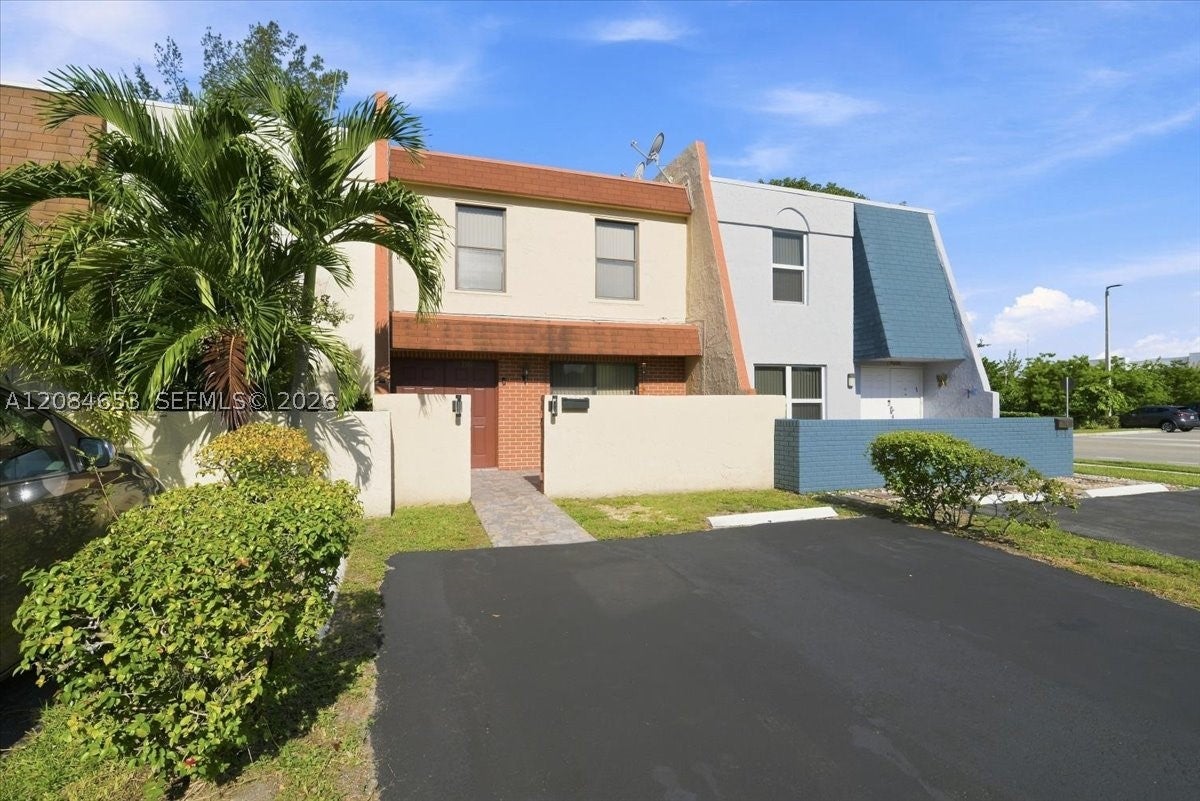 7597 NW 75th Ave