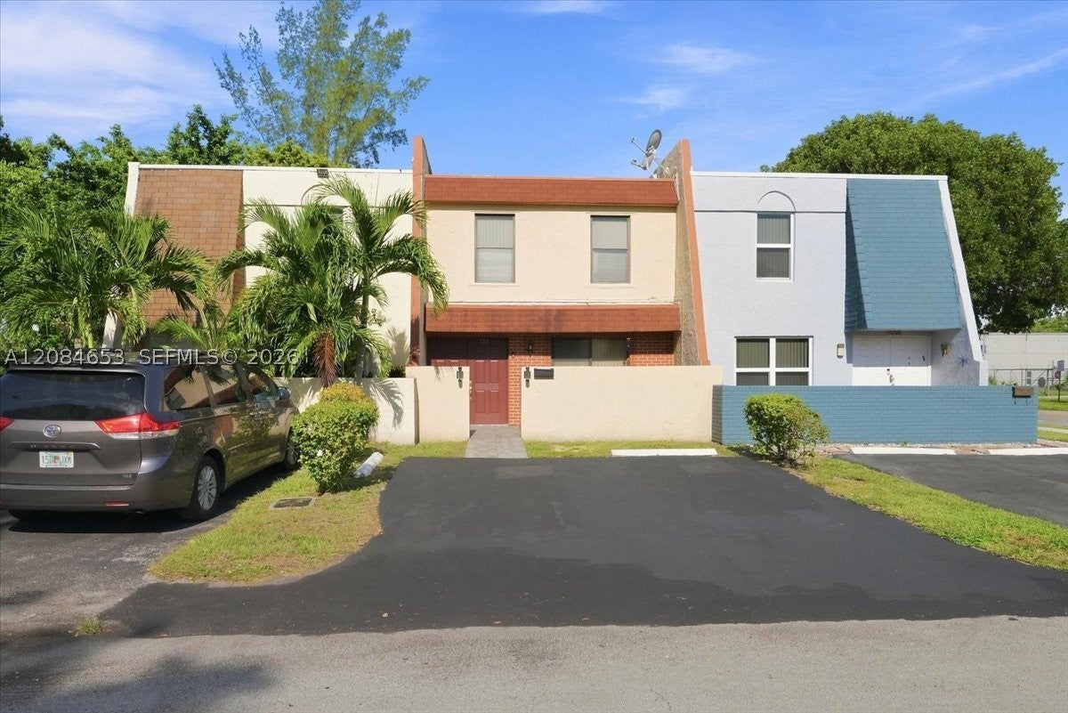 7597 NW 75th Ave