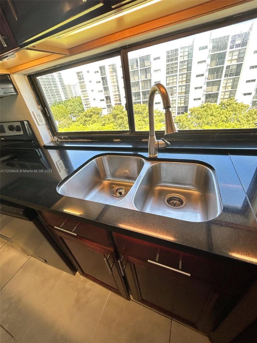 PLAZA OF AMERICAS CONDO P - Residential