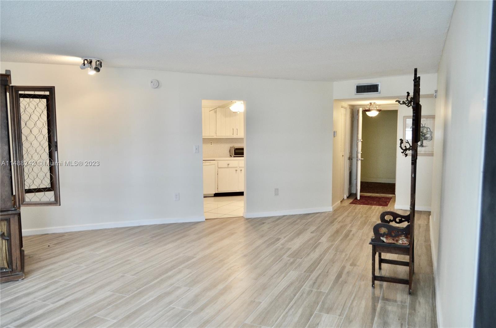 COMMODORE PLAZA CONDO - Residential