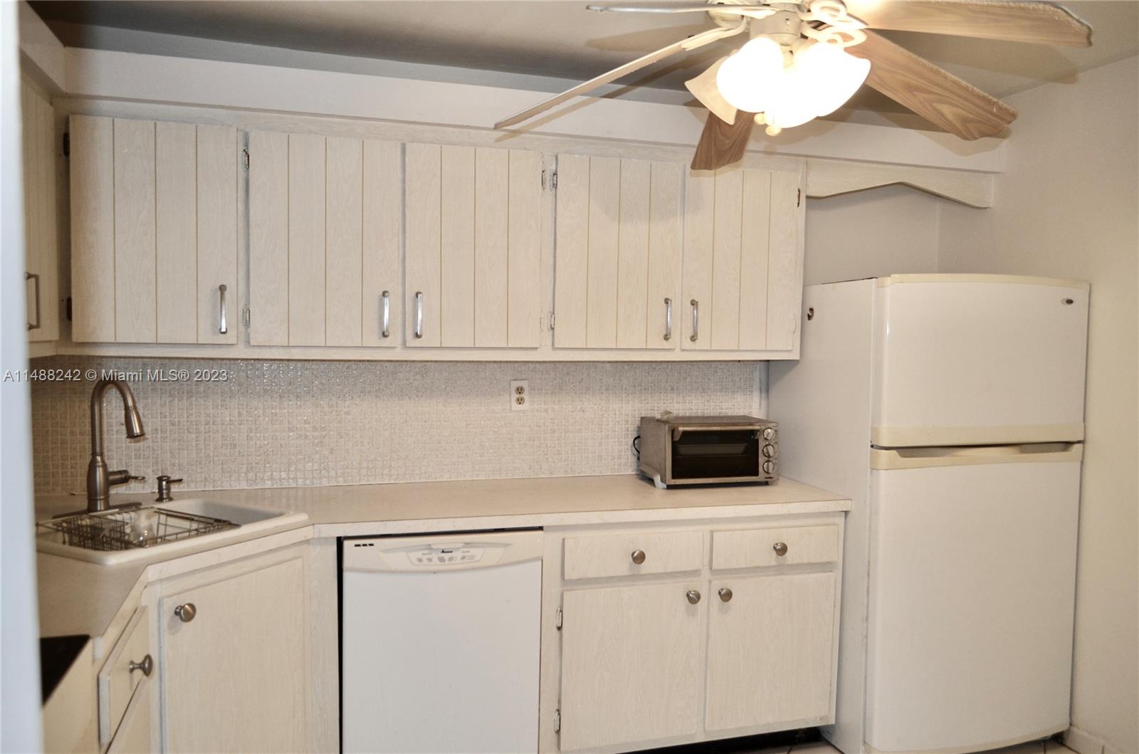 COMMODORE PLAZA CONDO - Residential