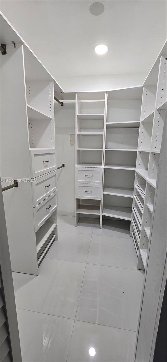 FERRO CONDO B - Residential Lease