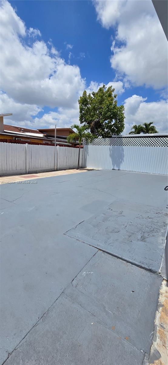 FERRO CONDO B - Residential Lease