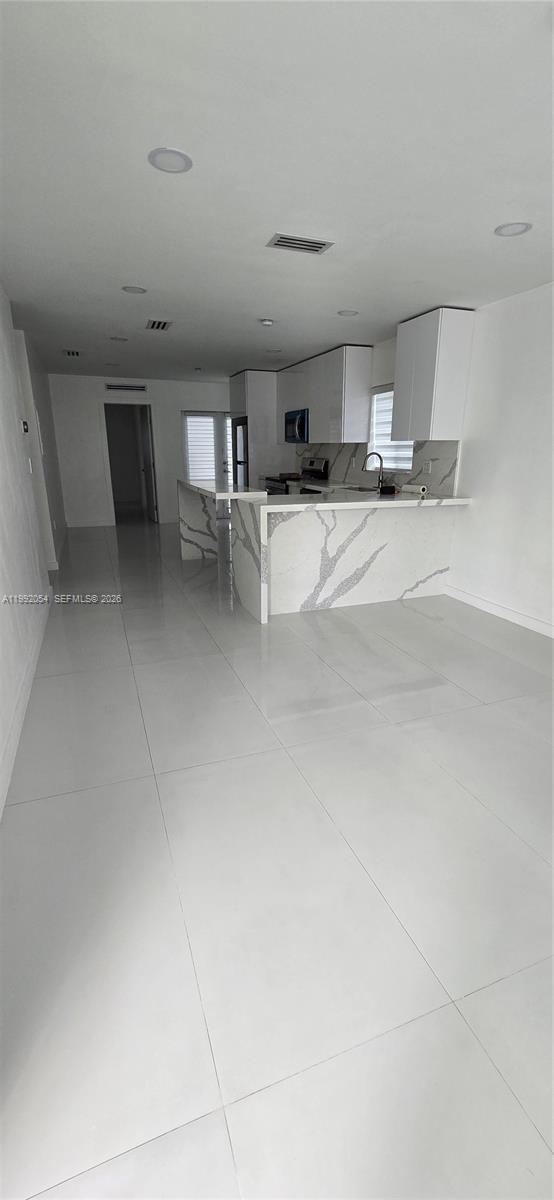 FERRO CONDO B - Residential Lease