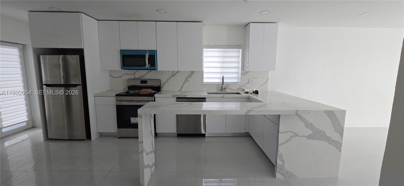 FERRO CONDO B - Residential Lease