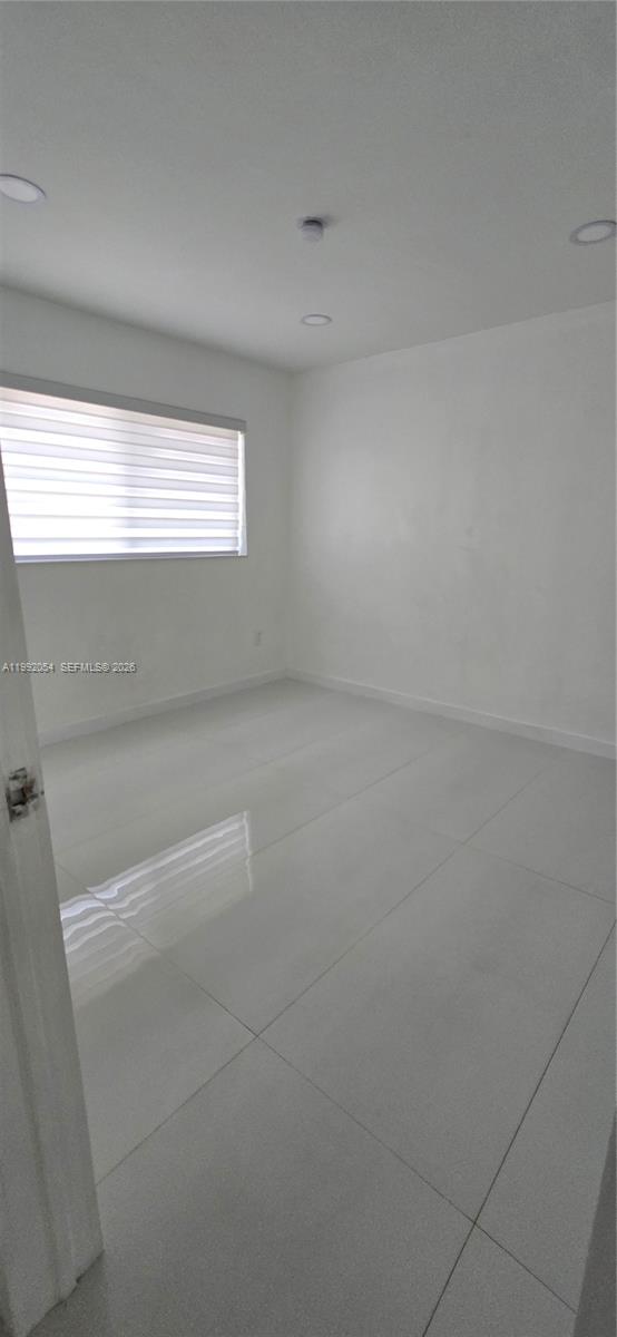 FERRO CONDO B - Residential Lease