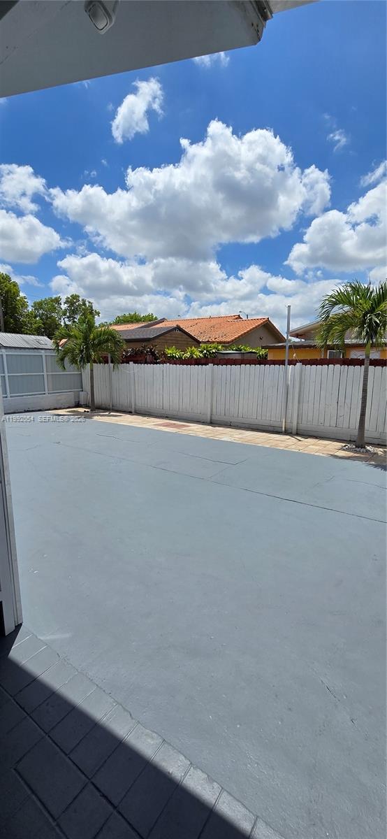 FERRO CONDO B - Residential Lease