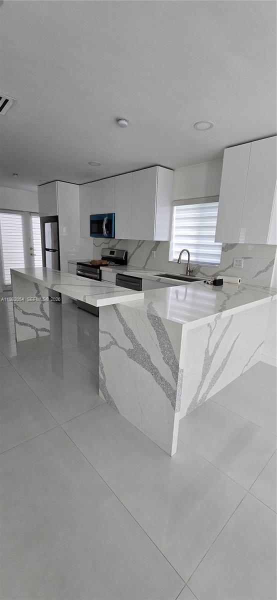 FERRO CONDO B - Residential Lease