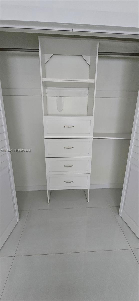 FERRO CONDO B - Residential Lease