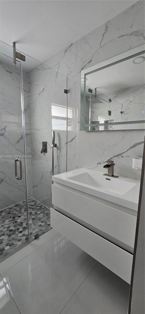 FERRO CONDO B - Residential Lease