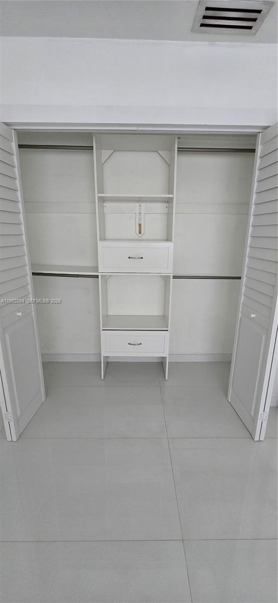 FERRO CONDO B - Residential Lease