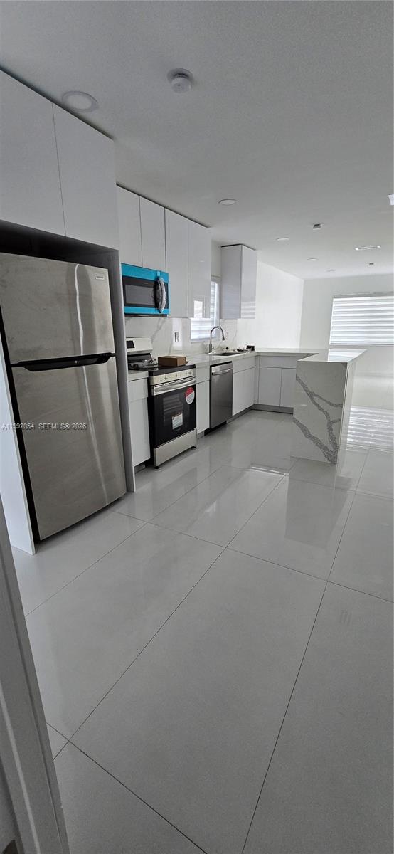 FERRO CONDO B - Residential Lease