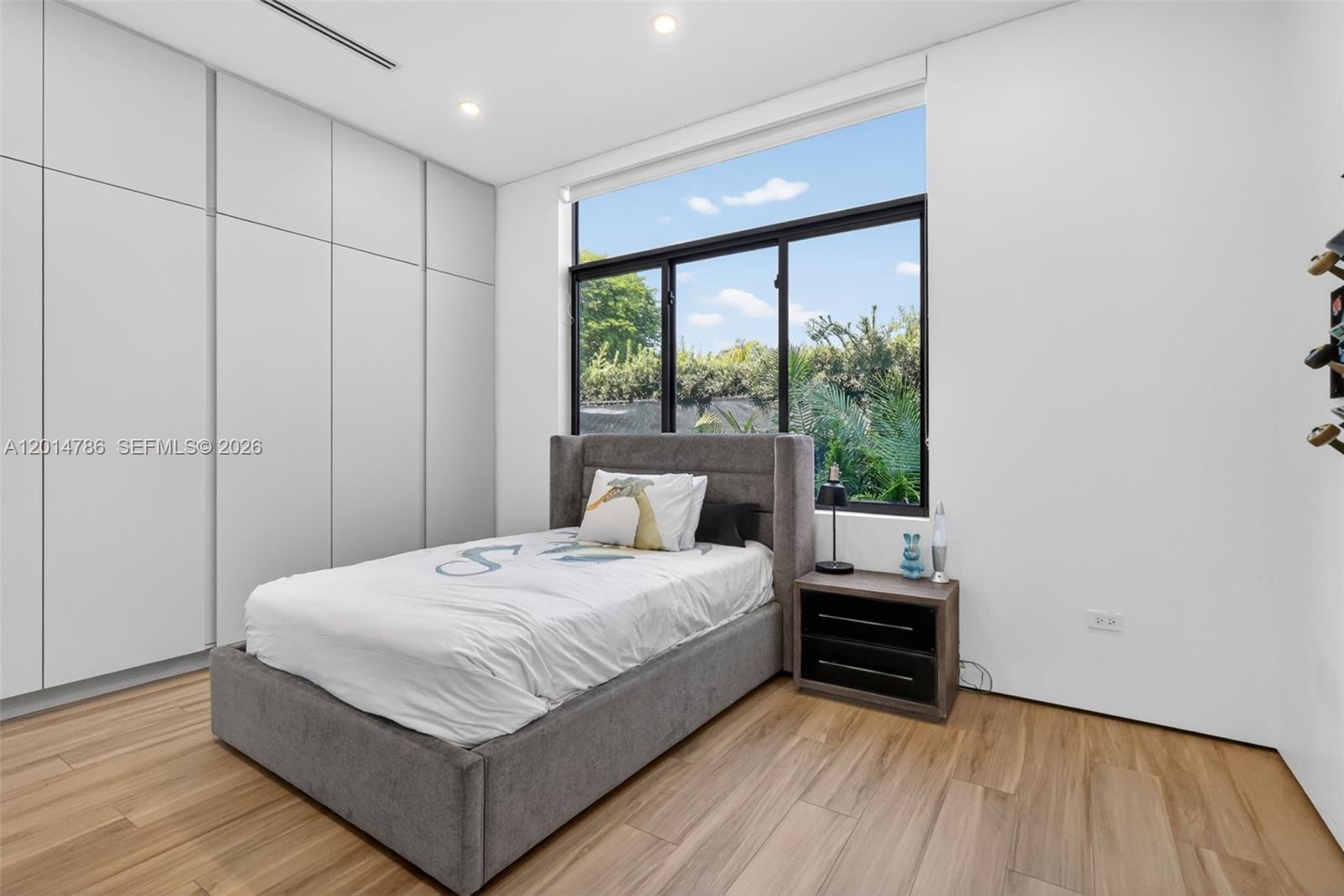 GREYKNOLL ESTATES - Residential Lease