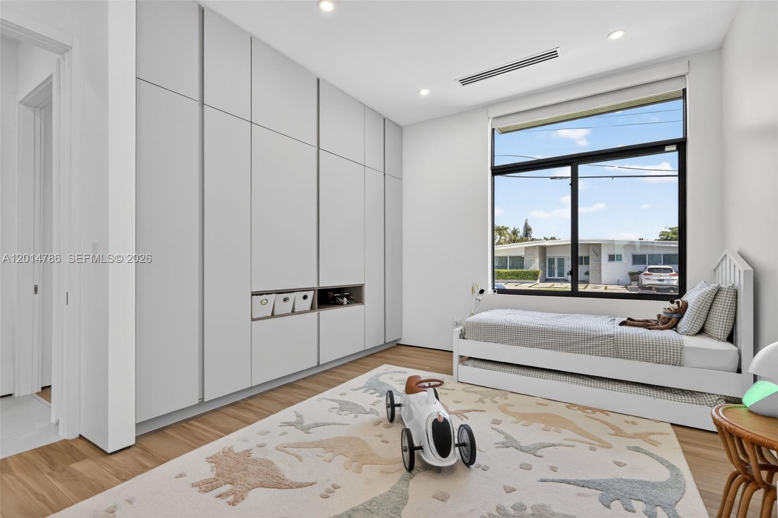 GREYKNOLL ESTATES - Residential Lease
