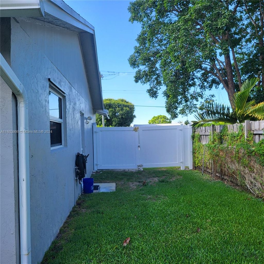 Photo of 1114 SW 23rd Ave, Boynton Beach, FL 33426 (MLS # A11603999)