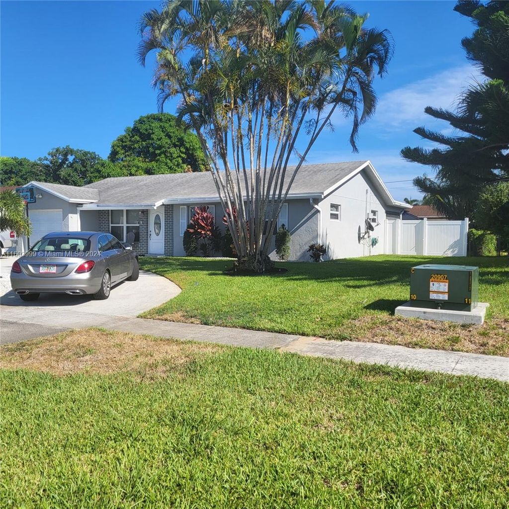Photo of 1114 SW 23rd Ave, Boynton Beach, FL 33426 (MLS # A11603999)
