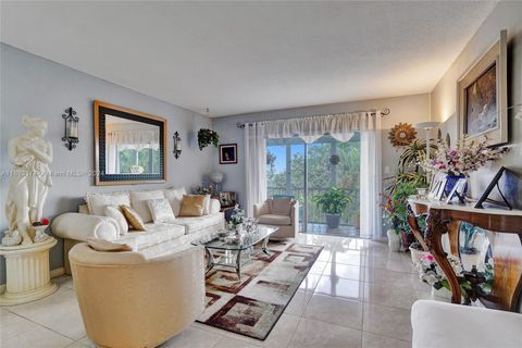 Condominium in Hollywood FL 4800 Hillcrest Ln 7.jpg