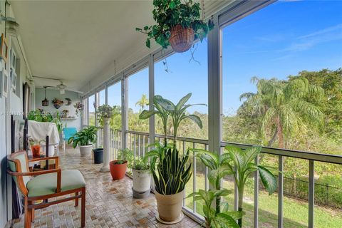 Condominium in Hollywood FL 4800 Hillcrest Ln 2.jpg