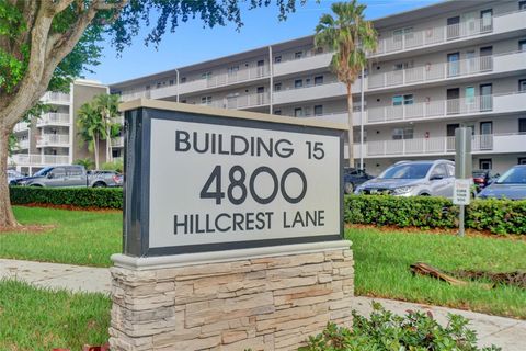 Condominium in Hollywood FL 4800 Hillcrest Ln 29.jpg