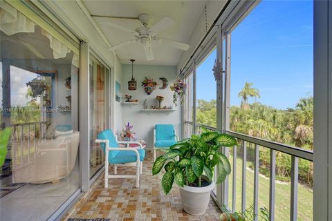 Condominium in Hollywood FL 4800 Hillcrest Ln 6.jpg