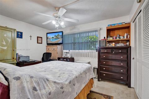 Condominium in Hollywood FL 4800 Hillcrest Ln 14.jpg