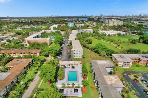 Condominium in Hollywood FL 4800 Hillcrest Ln 35.jpg