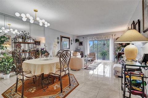 Condominium in Hollywood FL 4800 Hillcrest Ln 17.jpg