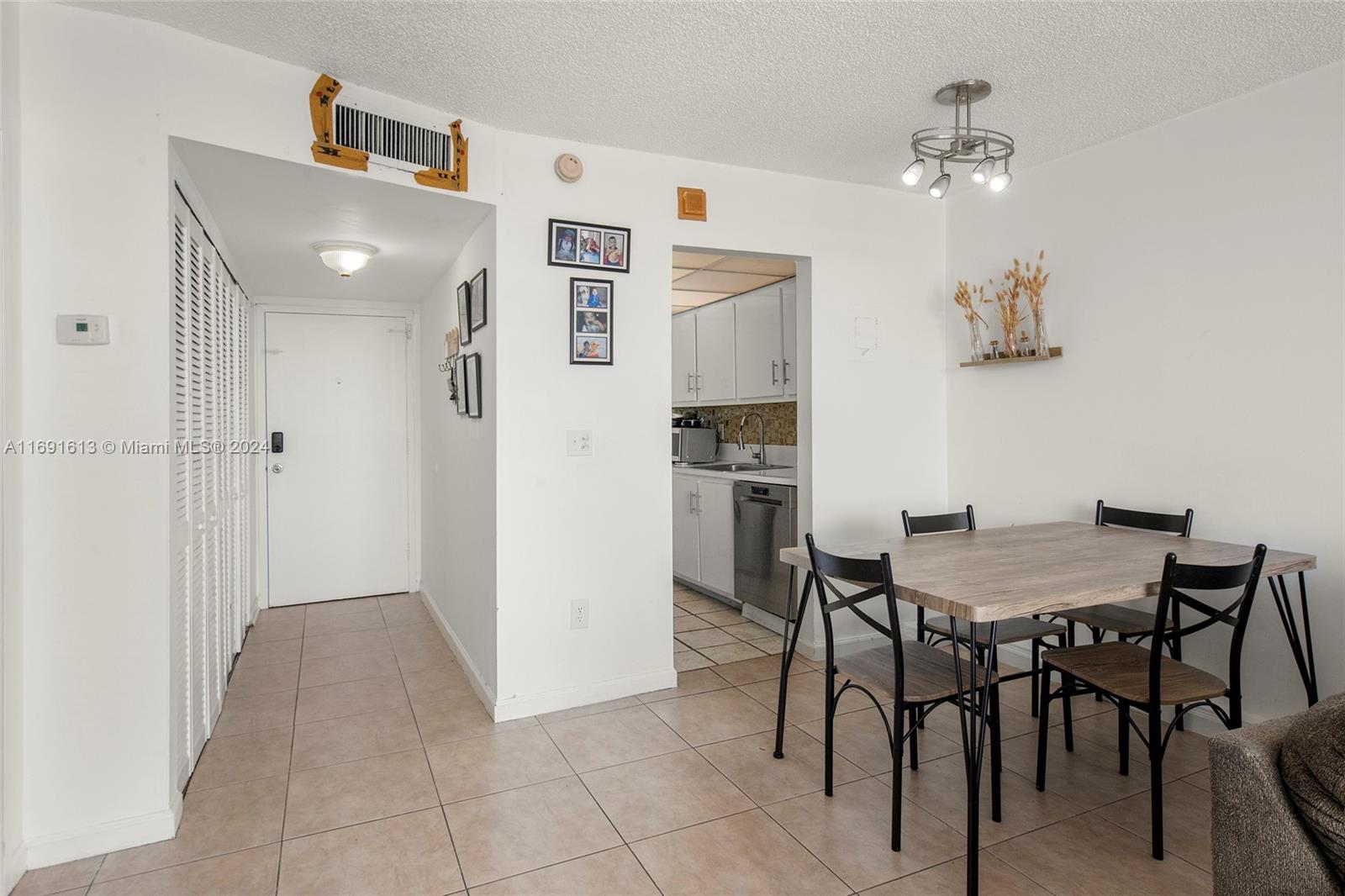VECINO DEL MAR CONDO - Residential